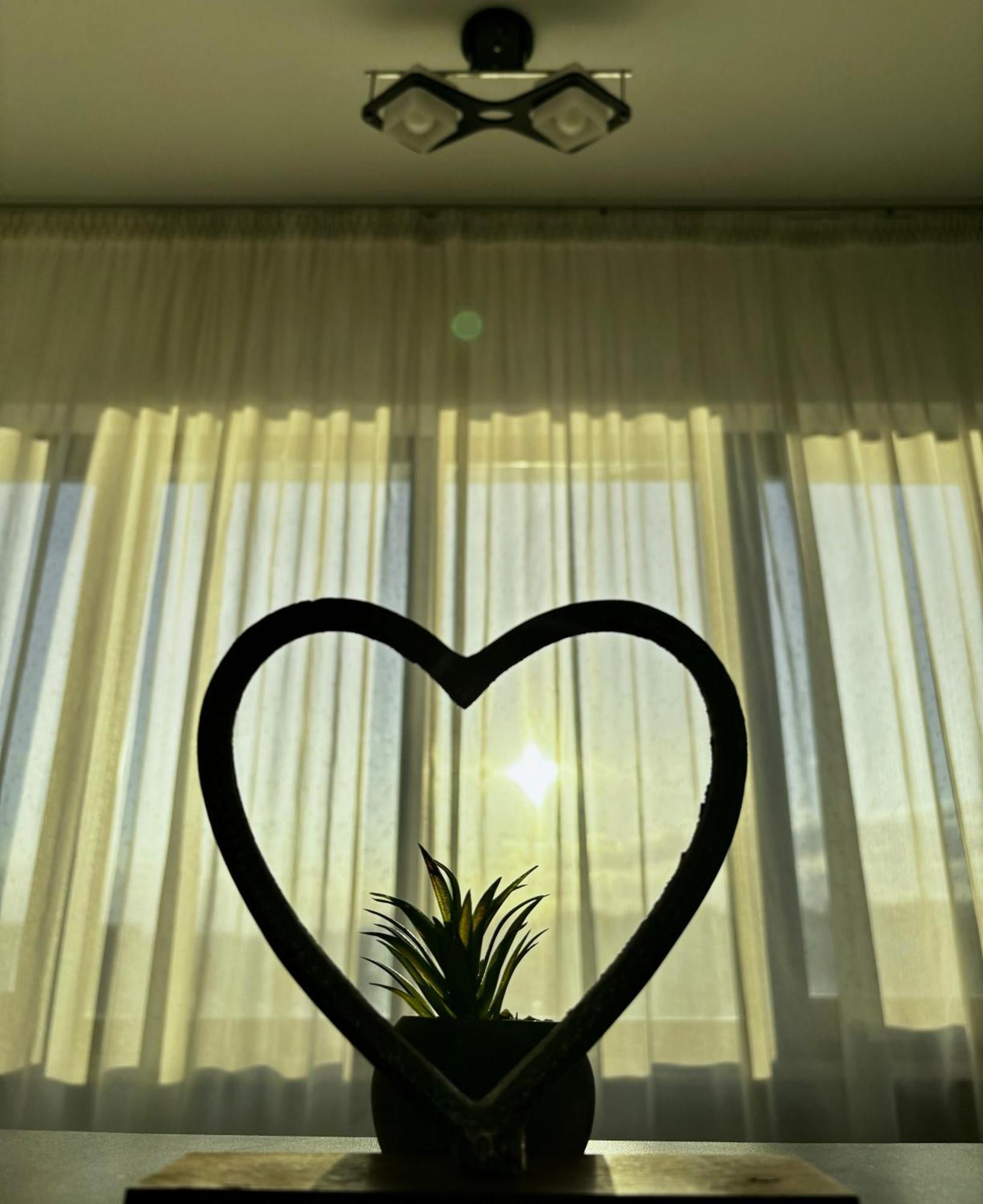 Taste Of Iasi - Two Room Apartment - Central - Sunset Touch Exterior photo